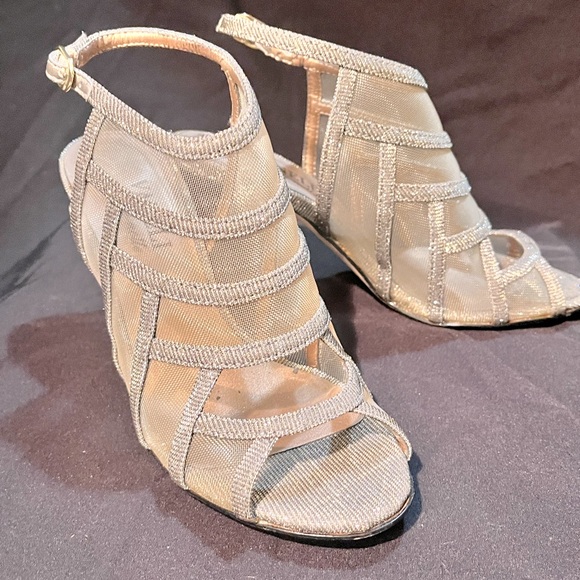 ***** SOLD ***** - Picture 1 of 7